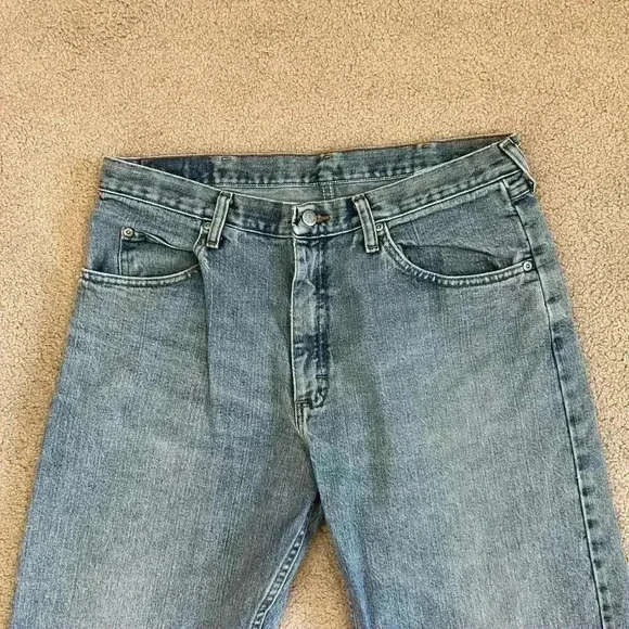 Wrangler Mens Straight Jeans Relaxed Fit Mid Rise Light Wash Blue Size 34x32 - Picture 2 of 7